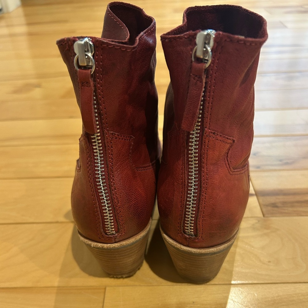 SOFFT Women's Red Leather Ankle Boots - Picture 3 of 6